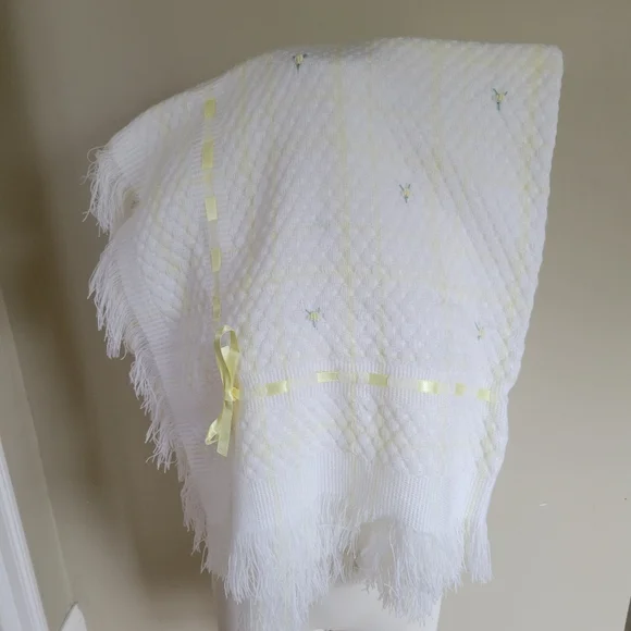 Saks Fifth Ave fringed knit infant blanket - Picture 2 of 9